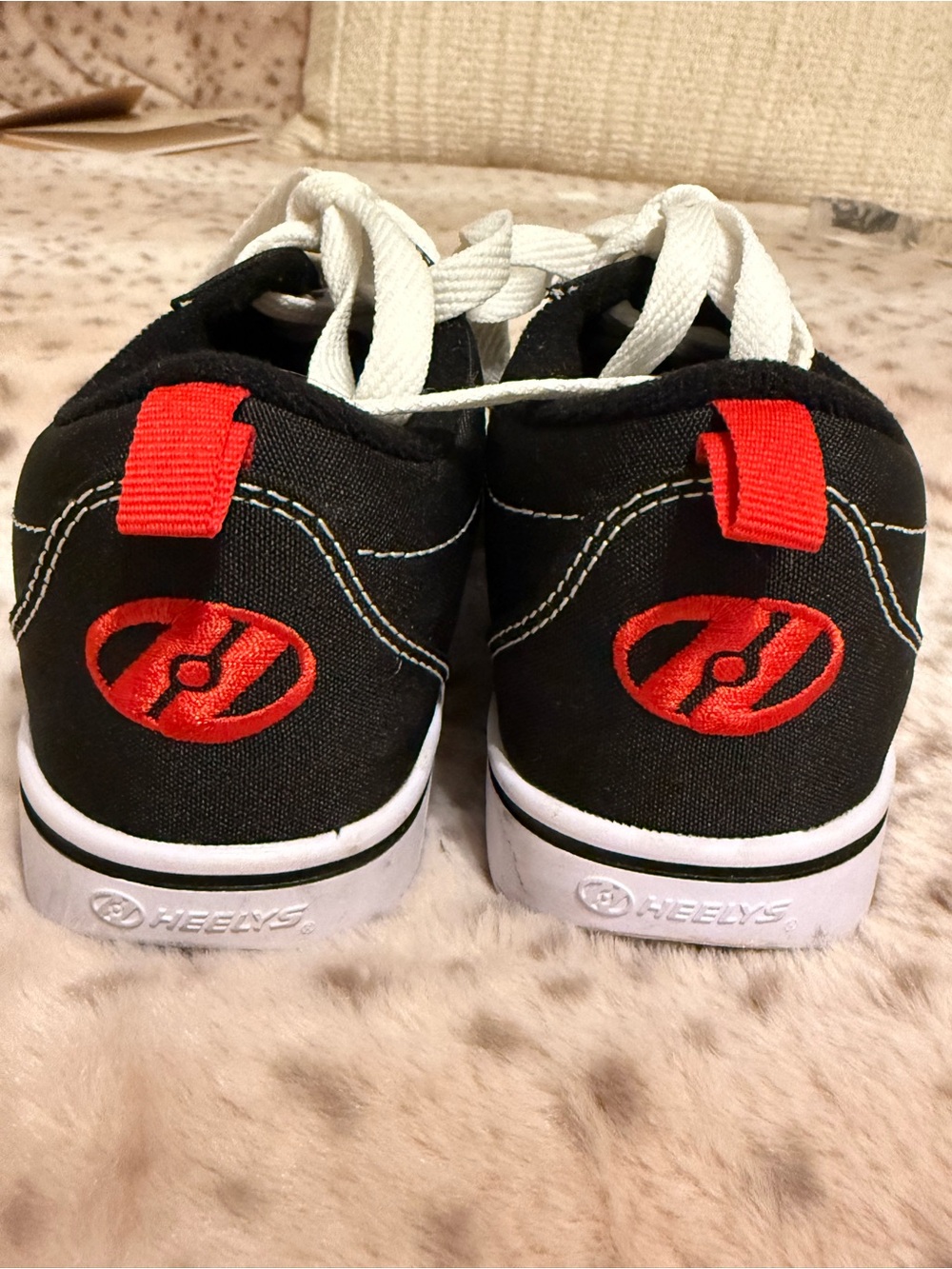 Heelys Youth Size 3 Black & Red Sneakers Canvas Tennis Shoes Skates - Boys Girls - Picture 6 of 9